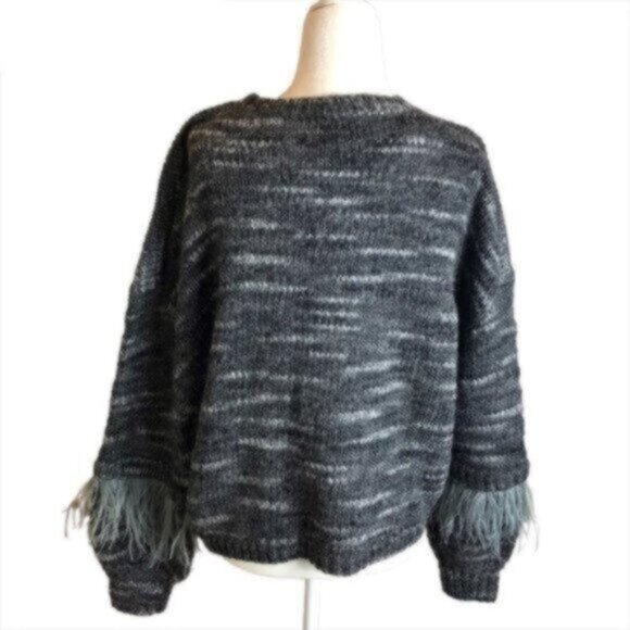 NWT CINQ À SEPT Ostrich Feather Grey Warm Comfy Cozy Dressy Sweater Medium - Picture 7 of 12